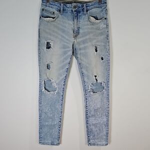 American Eagle 32x30 Light Blue Distressed Style Slim Jeans
